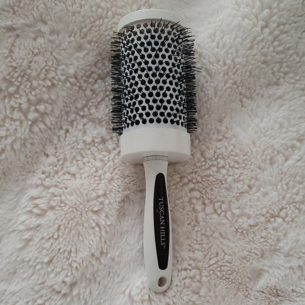 Tuscan Hills White Round Thermal Hair Brush - Preloved (a few times)
